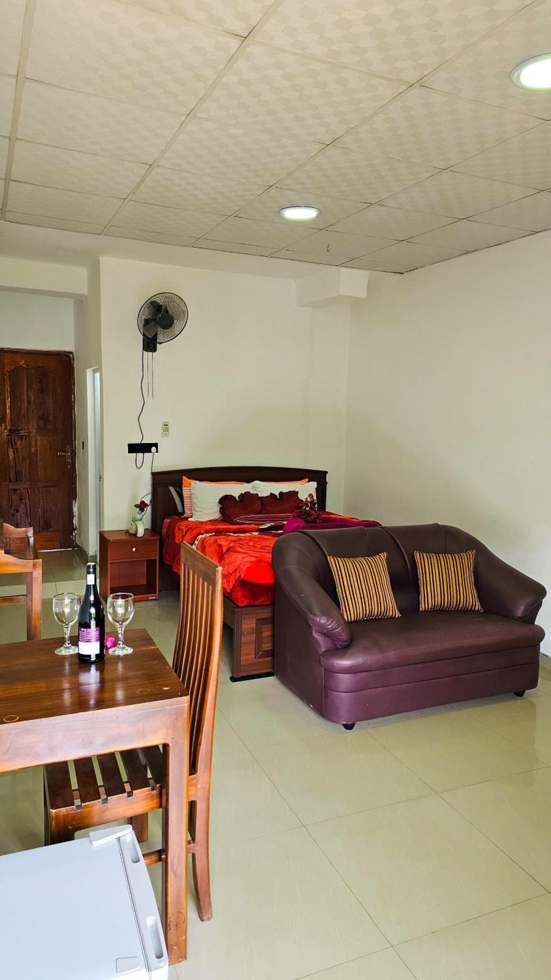 Adams Peak Grand Hotel Nallathanniya Exterior photo